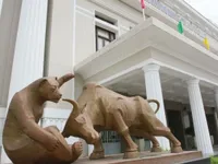 VN stocks advance for third day