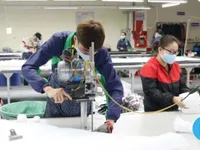 Việt Nam boosts production of face masks