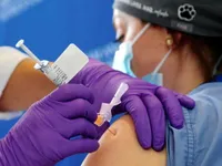 Nhân viên y tế Mỹ ngần ngại tiêm vaccine COVID-19