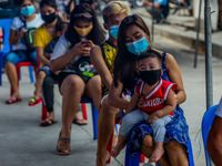 Philippines bắt đầu tiêm vaccine cho thanh thiếu niên