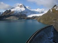 Biến đổi khí hậu đang biến các sông băng ở dãy Alps thành hồ