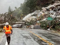 Mưa bão lớn đổ xuống California, gây sạt lở, ngập lụt trên diện rộng