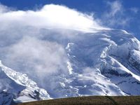 Ecuador tạm ngừng hoạt động leo núi sau trận tuyết lở gây chết người