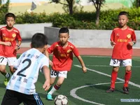 Trẻ em Trung Quốc đổ x&ocirc; đi học th&ecirc;m thể thao, năng khiếu