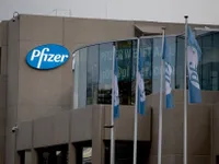 Pfizer đạt thỏa thuận cung ứng thuốc điều trị COVID-19 trên toàn cầu