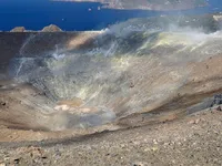 Hàng trăm người trên đảo Vulcano phải sơ tán tránh khí độc gây chết người của núi lửa