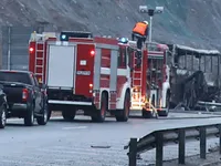Xe bus bốc cháy trên đường cao tốc ở Bulgaria khiến 45 du khách Macedonia thiệt mạng