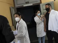 Brazil cân nhắc tiêm mũi vaccine COVID-19 thứ tư