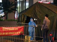 Hà Nội: Phong tỏa khách sạn ở Hồ Tây có người nước ngoài chết dương tính SARS-CoV2