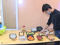 Dịch vụ đặt cỗ 'đắt kh&aacute;ch' ng&agrave;y Tết