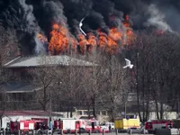 Cháy lớn trong đêm, nhà máy lịch sử Nevskaya Manufaktura ở St. Petersburg có nguy cơ đổ sập