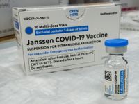 Mỹ yêu cầu dừng tiêm vaccine COVID-19 của Johnson & Johnson