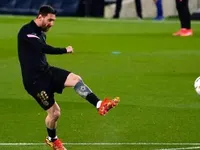 Record-breaking Messi at the double as Barcelona win 6-1