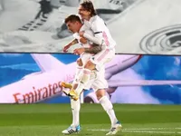 Relentless Real beat Barca to take La Liga lead