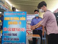 Chợ đầu mối TP Hồ Chí Minh đóng lối đi nhỏ để kiểm soát dịch