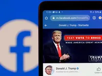 Facebook cấm Donald Trump 2 năm