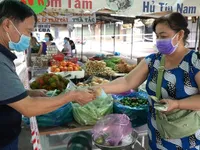 TP Hồ Chí Minh mở lại chợ truyền thống chỉ bán thực phẩm tươi sống, hàng thiết yếu