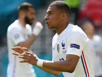 Mercurial Mbappe saves blushes as French attack falters again