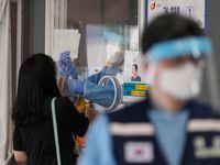 Số ca mắc COVID-19 tăng mạnh tại Mỹ, Hàn Quốc ghi nhận 1/10 số ca nhiễm mới là người nước ngoài