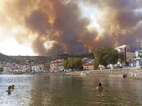 Cháy rừng tiếp tục hoành hành tại Hy Lạp trong đợt nắng nóng tồi tệ nhất hơn 30 năm qua