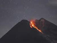 Núi lửa Merapi tại Indonesia phun trào, tro bụi cao 1.000 m