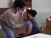 Pfizer đẩy nhanh sản xuất vaccine cho trẻ em