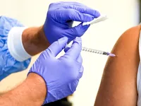 Đức cắt trợ cấp cho người lao động không tiêm vaccine