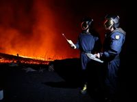 Sau 9 ngày phun trào, dung nham núi lửa tại La Palma bắt đầu tràn ra biển