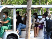 Three more COVID-19 patients released from Củ Chi field hospital