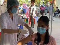 Campuchia tiêm mũi vaccine thứ tư cho các nhóm ưu tiên