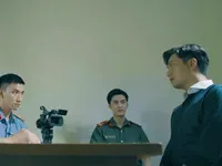 H&agrave;nh tr&igrave;nh c&ocirc;ng l&yacute; - Tập 6: Tr&oacute;t l&ecirc;n giường v&igrave; nữ nh&acirc;n vi&ecirc;n muốn trả ơn, Ho&agrave;ng thấy &aacute;y n&aacute;y với vợ