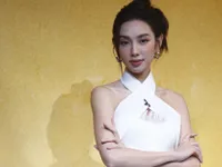 Hoa hậu Th&ugrave;y Ti&ecirc;n trải l&ograve;ng về sức nặng của vương miện