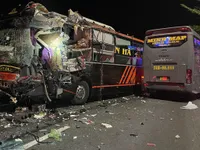 Bình Thuận: Tai nạn liên hoàn giữa 4 xe khách giường nằm