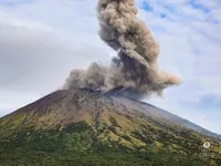 Núi lửa Chaparrastique phun trào, chính quyền El Salvador ra cảnh báo