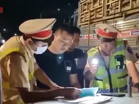 B&igrave;nh Định: Phạt t&agrave;i xế chống đối CSGT
