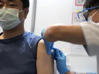 Nhật Bản cân nhắc chấm dứt tiêm miễn phí vaccine ngừa COVID-19