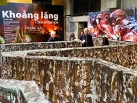 Lắng đọng cảm xúc khi bước vào triển lãm 'Khoảng lặng'