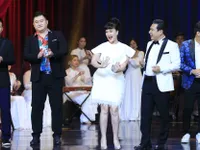 'Waiting for you' Mono phiên bản Gala cười 2023