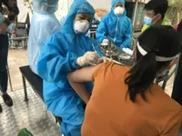 Hà Nội yêu cầu rà soát, tiếp tục phủ vaccine ngừa COVID-19 trong tháng 2