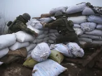 Ukraine tạm thời đóng cửa trạm kiểm soát ở Donbass do bị pháo kích