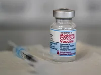 Mỹ phê duyệt đầy đủ vaccine COVID-19 của Moderna