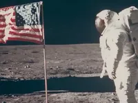 NASA bán đấu giá ảnh gốc trong sứ mệnh Apollo