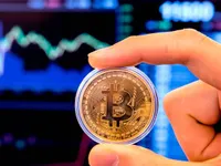 Bitcoin rơi tự do, thị trường tiền điện tử “rực lửa”