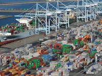 Chuỗi cung ứng toàn cầu gánh thêm áp lực gián đoạn