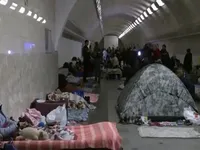 Đêm thứ sáu người dân Ukraine trú ẩn dưới ga tàu điện ngầm