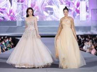 Hồng Diễm - Thu Quỳnh sánh bước catwalk, nhan sắc 'bất phân thắng bại'