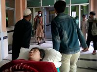 Nổ bom hàng loạt tại trường nam sinh ở Afghanistan, gần 20 người thương vong