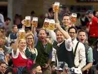 Lễ hội bia lớn nhất thế giới Oktoberfest được tổ chức trở lại tại Đức