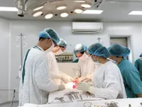 7 giờ phẫu thuật cứu bệnh nhân băng huyết nặng do tự ý phá thai