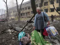 Dân thường Ukraine được sơ tán khỏi “pháo đài” Azovstal